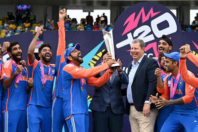 Rohit Sharma hoists the T20 World Cup trophy.