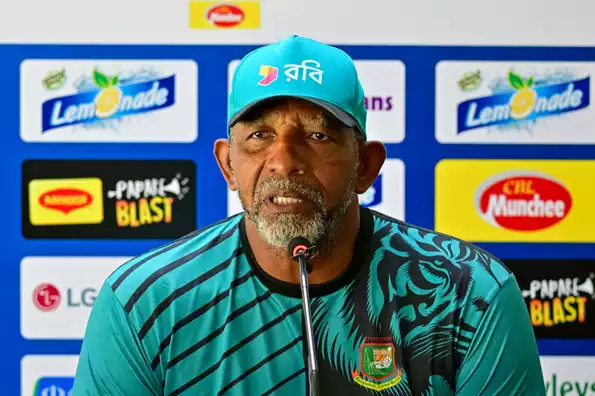 Simmons departs for London for medical check-up